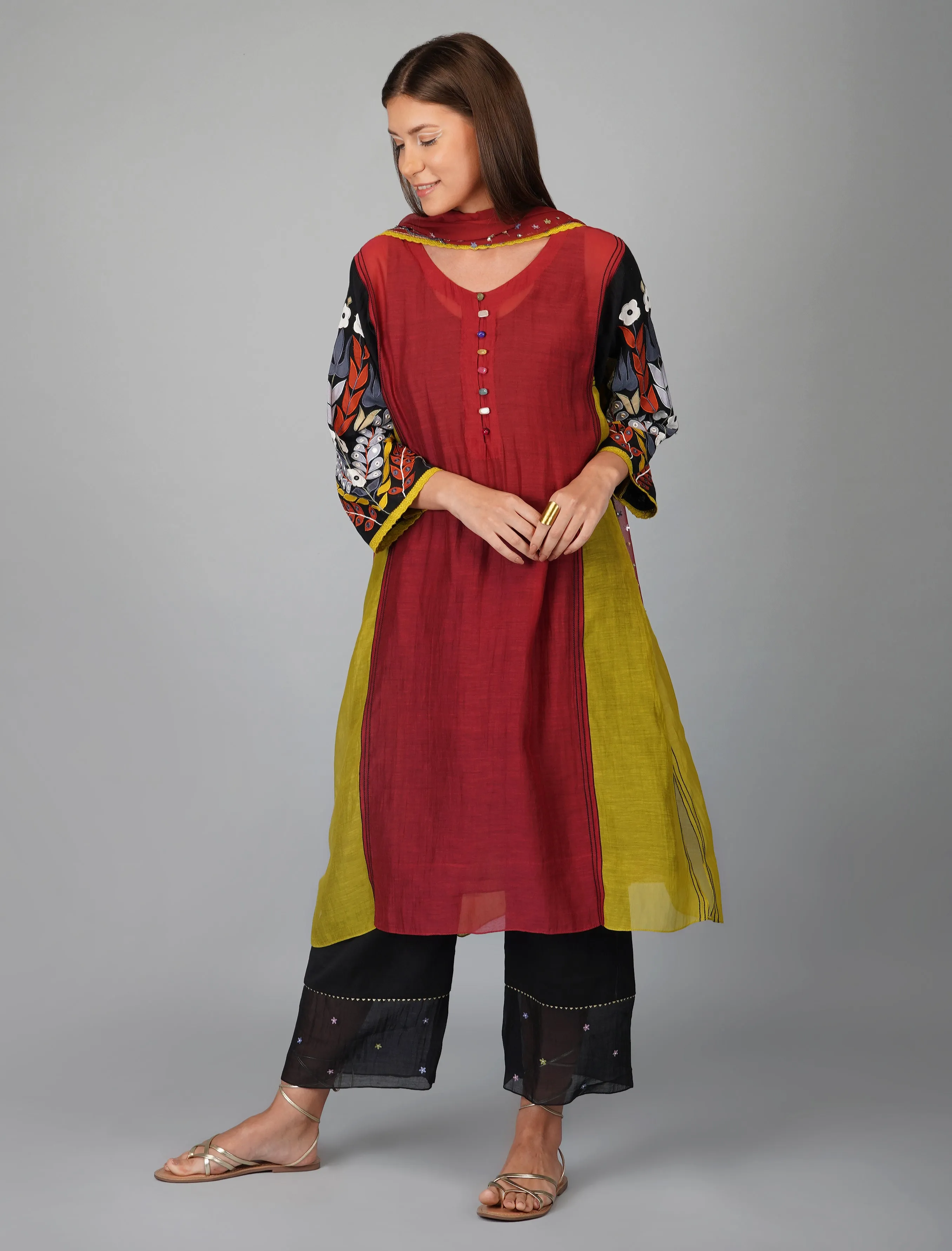 APPLIQUE SLEEVES PANELLED KURTA SET