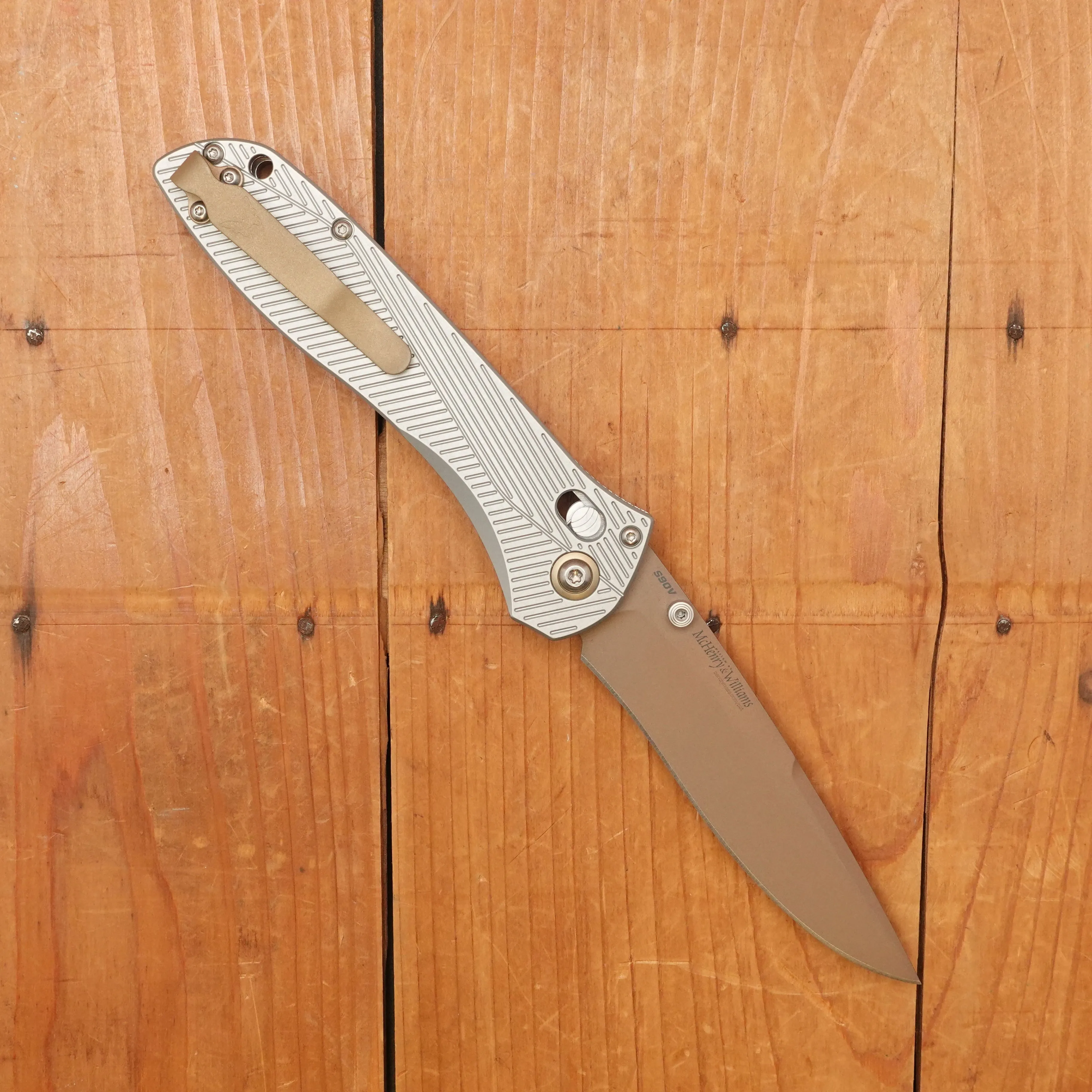 Benchmade 710FE-24 Seven | Ten Recurve Drop Point CPM-S90V AXIS Lock Gray Aluminium Handle