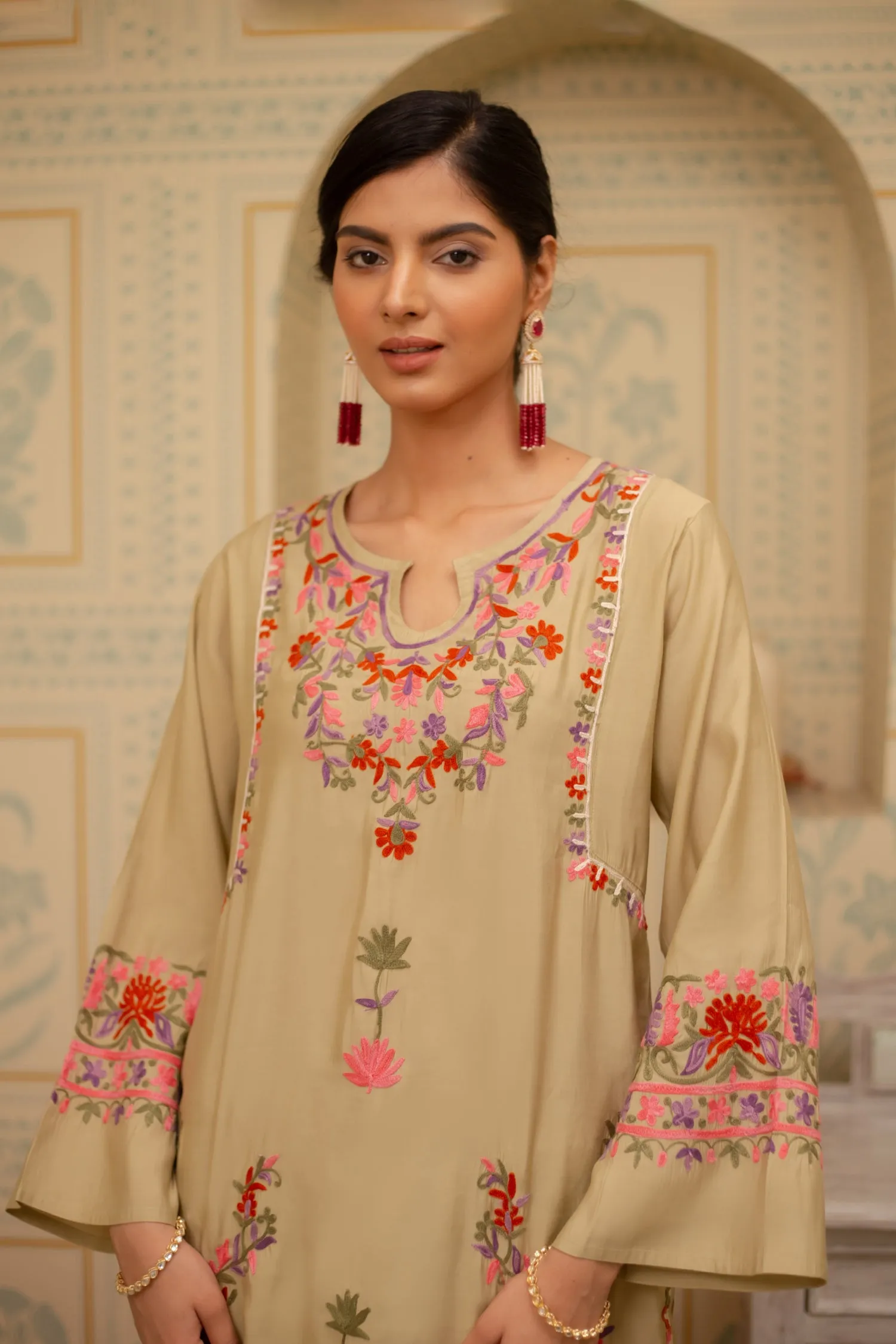 Falak Kashmiri Kurta Set In Muslin Beige