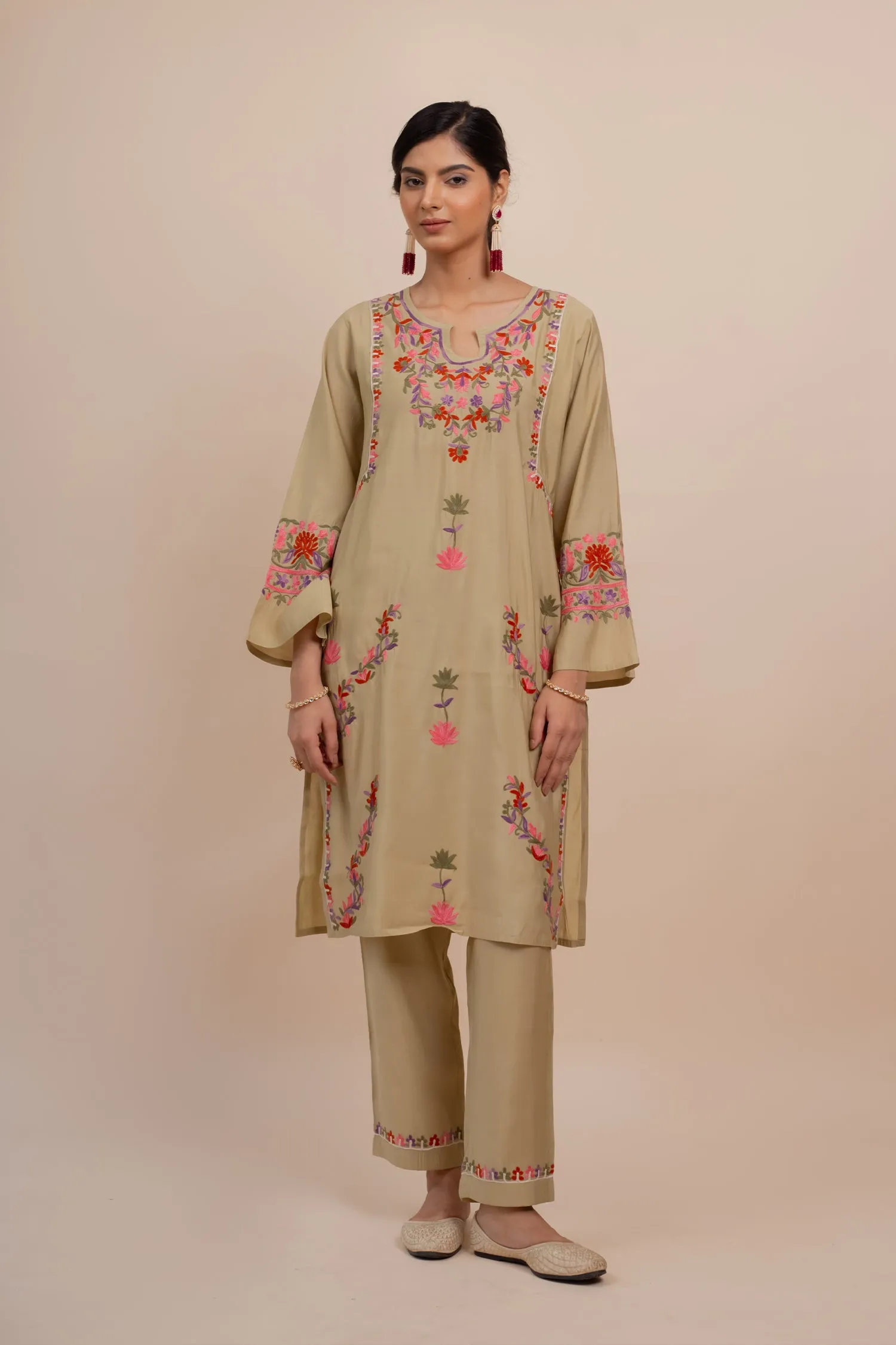 Falak Kashmiri Kurta Set In Muslin Beige